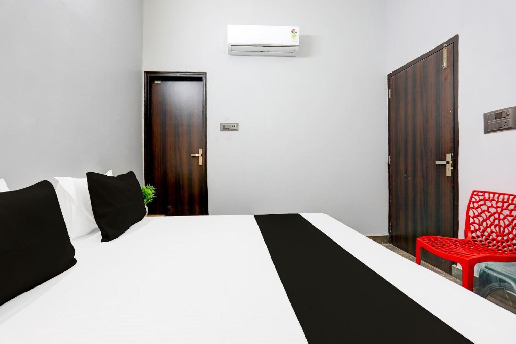 Super Hotel Live View Indraprastha Zewnętrze zdjęcie
