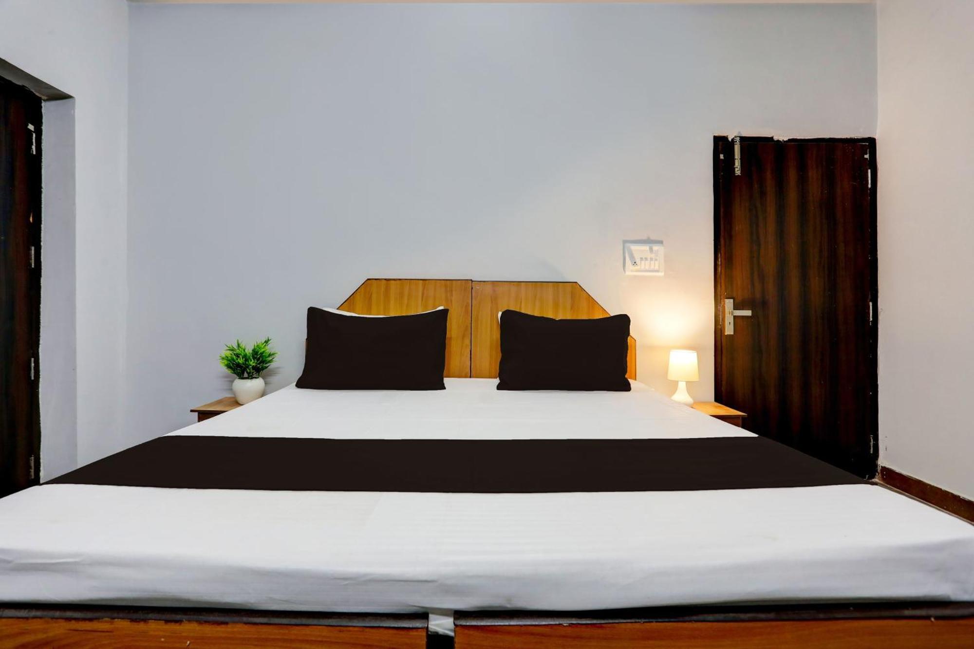 Super Hotel Live View Indraprastha Zewnętrze zdjęcie